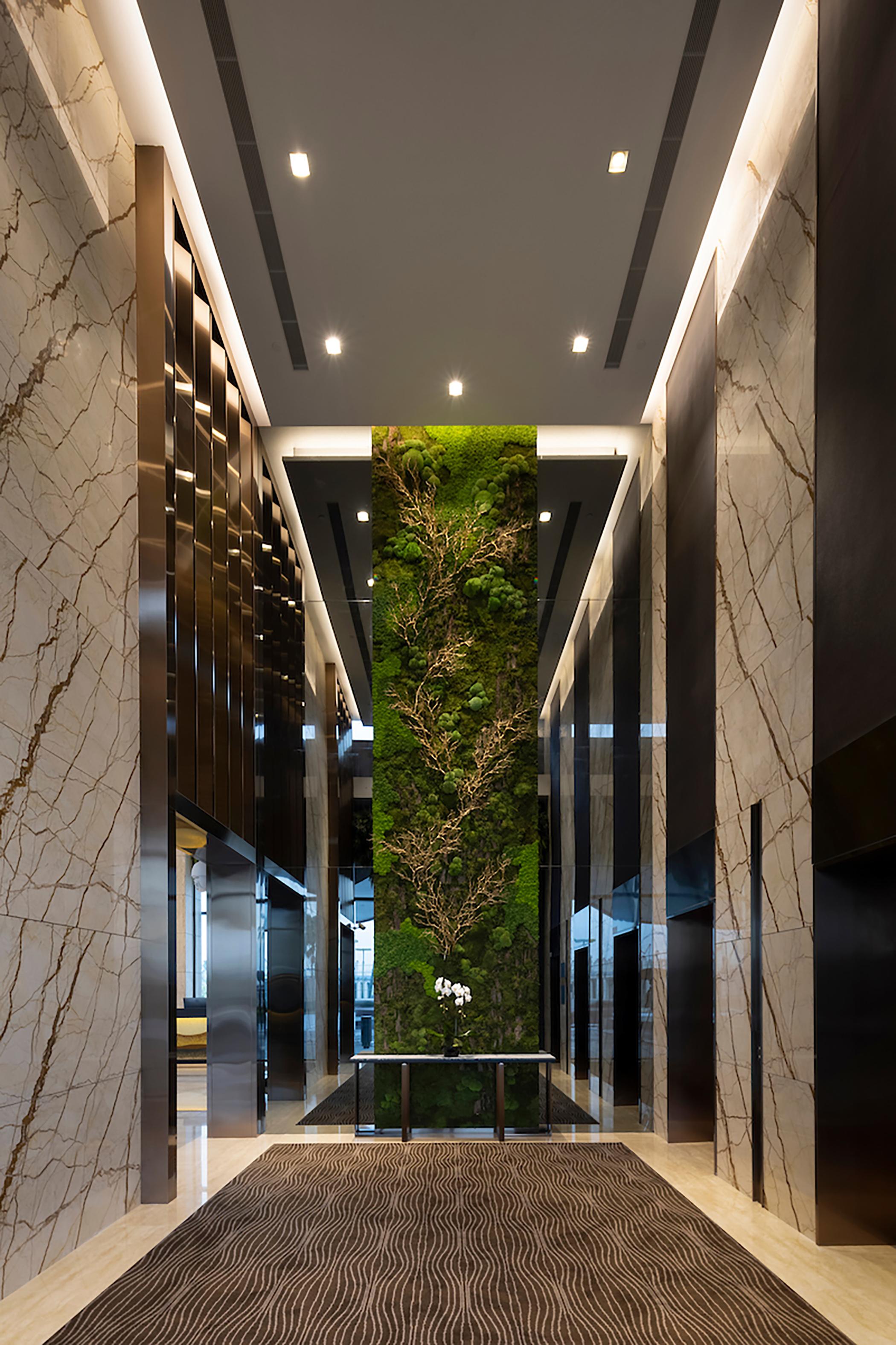 Dusit Thani Laguna Singapur Zewnętrze zdjęcie The green wall in the elevator lobby