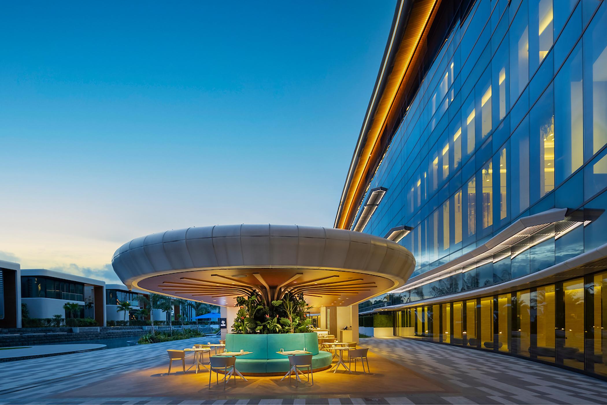 Dusit Thani Laguna Singapur Zewnętrze zdjęcie The "Tree" at the heart of the campus